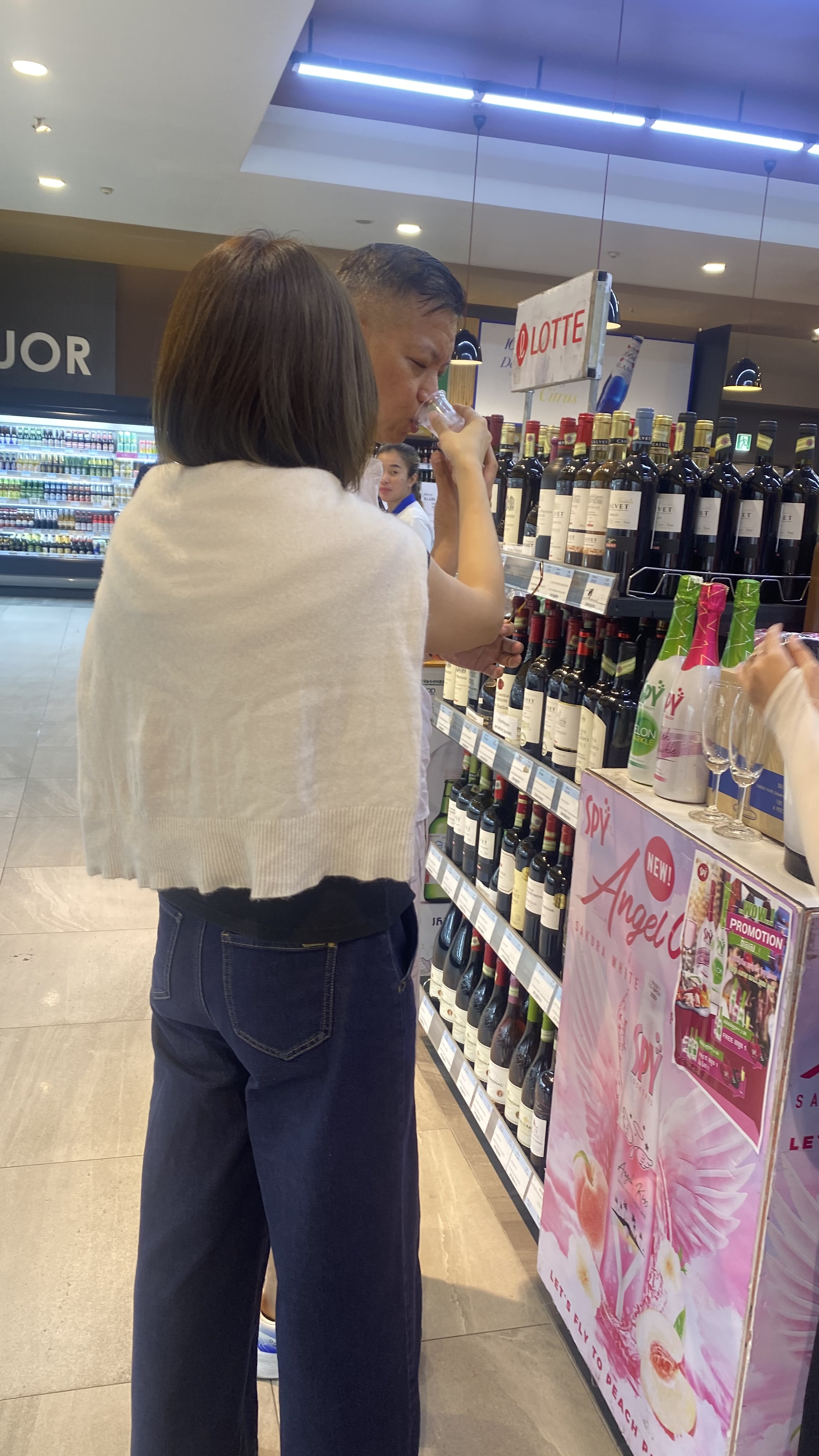 SPY Sparkle Fruit Revolutionizing FMCG Distribution with Da Houg Heng at Makro Cambodia - Image 20