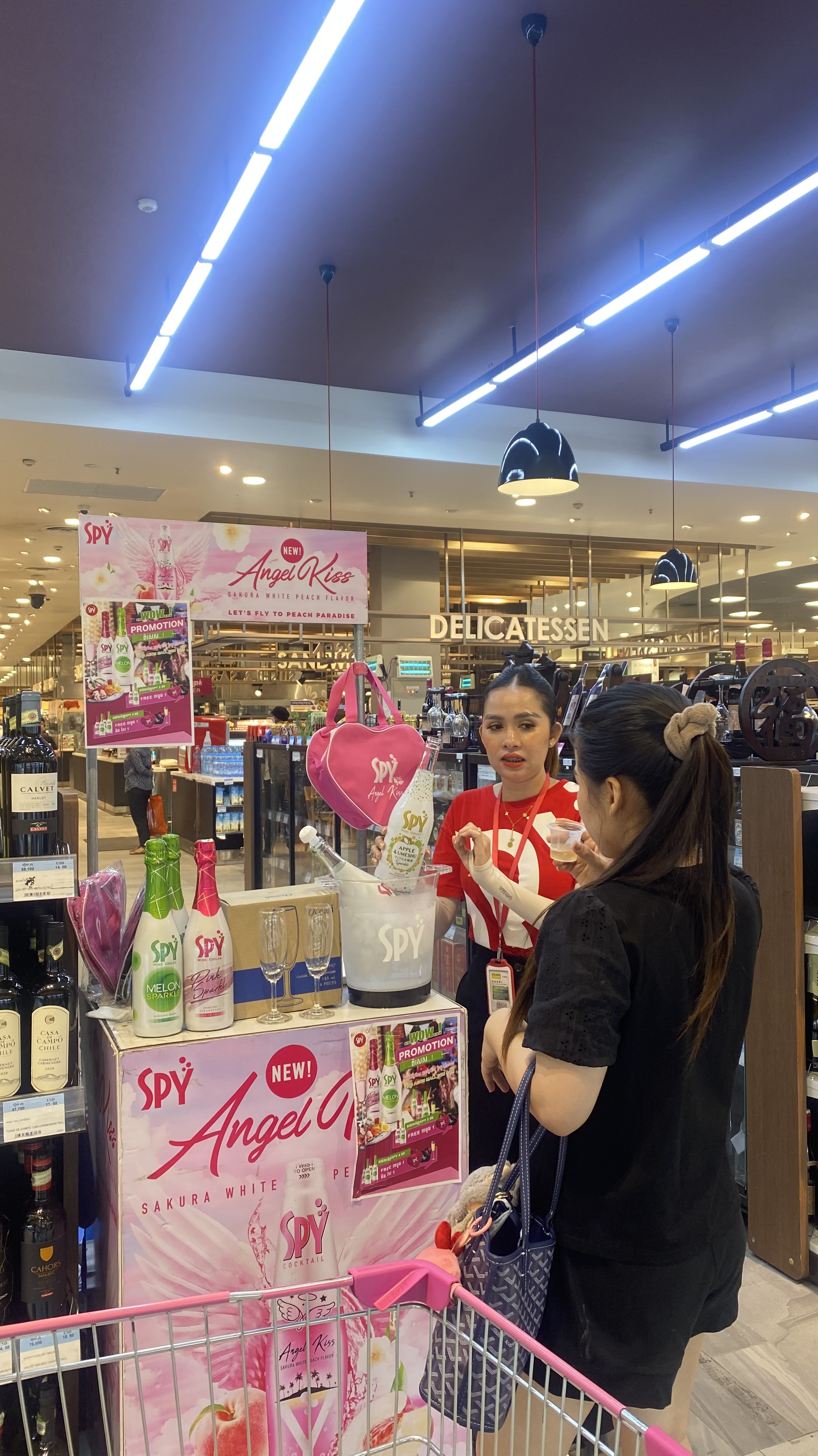 SPY Sparkle Fruit Revolutionizing FMCG Distribution with Da Houg Heng at Makro Cambodia - Image 22