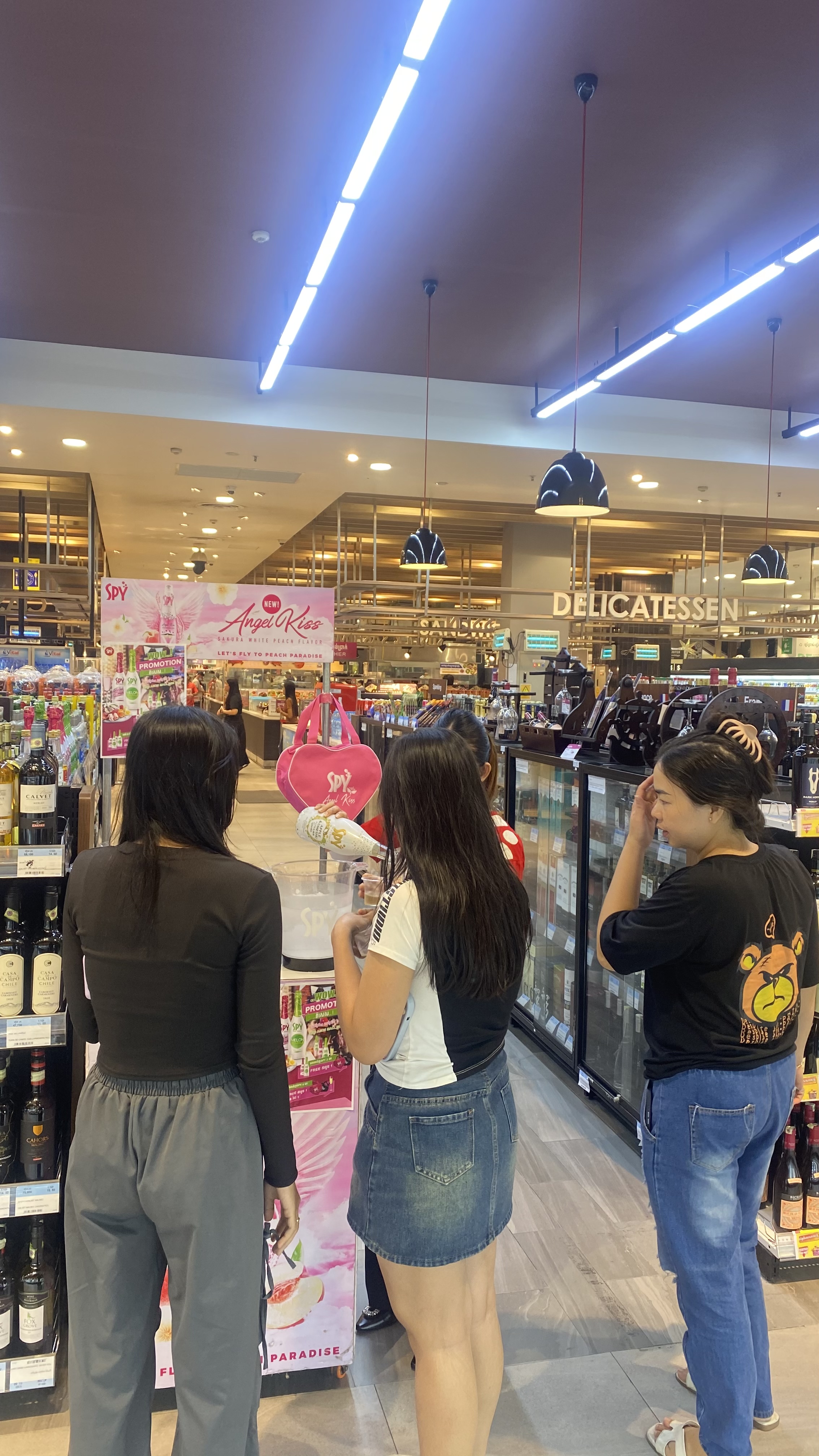 SPY Sparkle Fruit Revolutionizing FMCG Distribution with Da Houg Heng at Makro Cambodia - Image 24