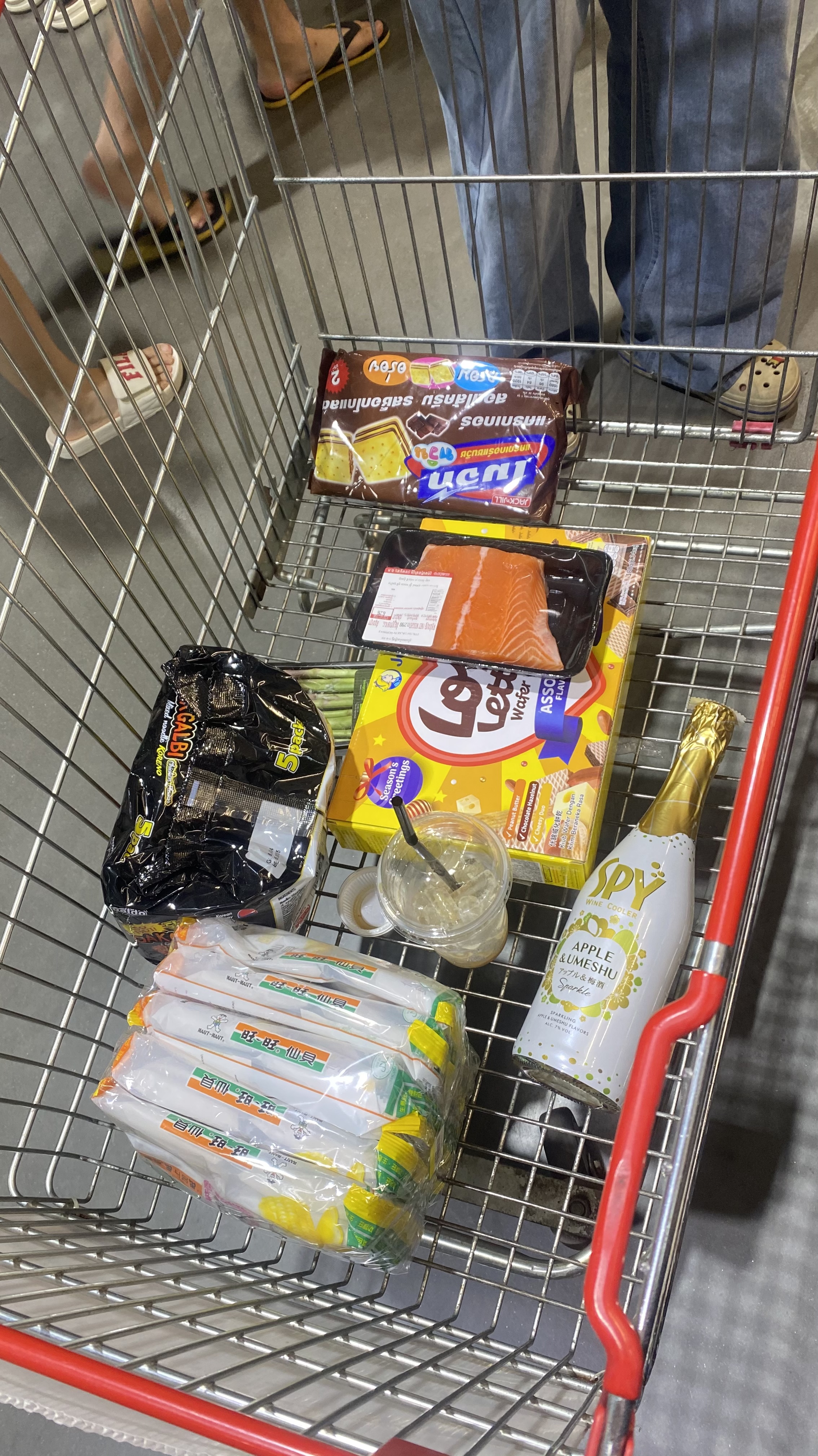 SPY Sparkle Fruit Revolutionizing FMCG Distribution with Da Houg Heng at Makro Cambodia - Image 48