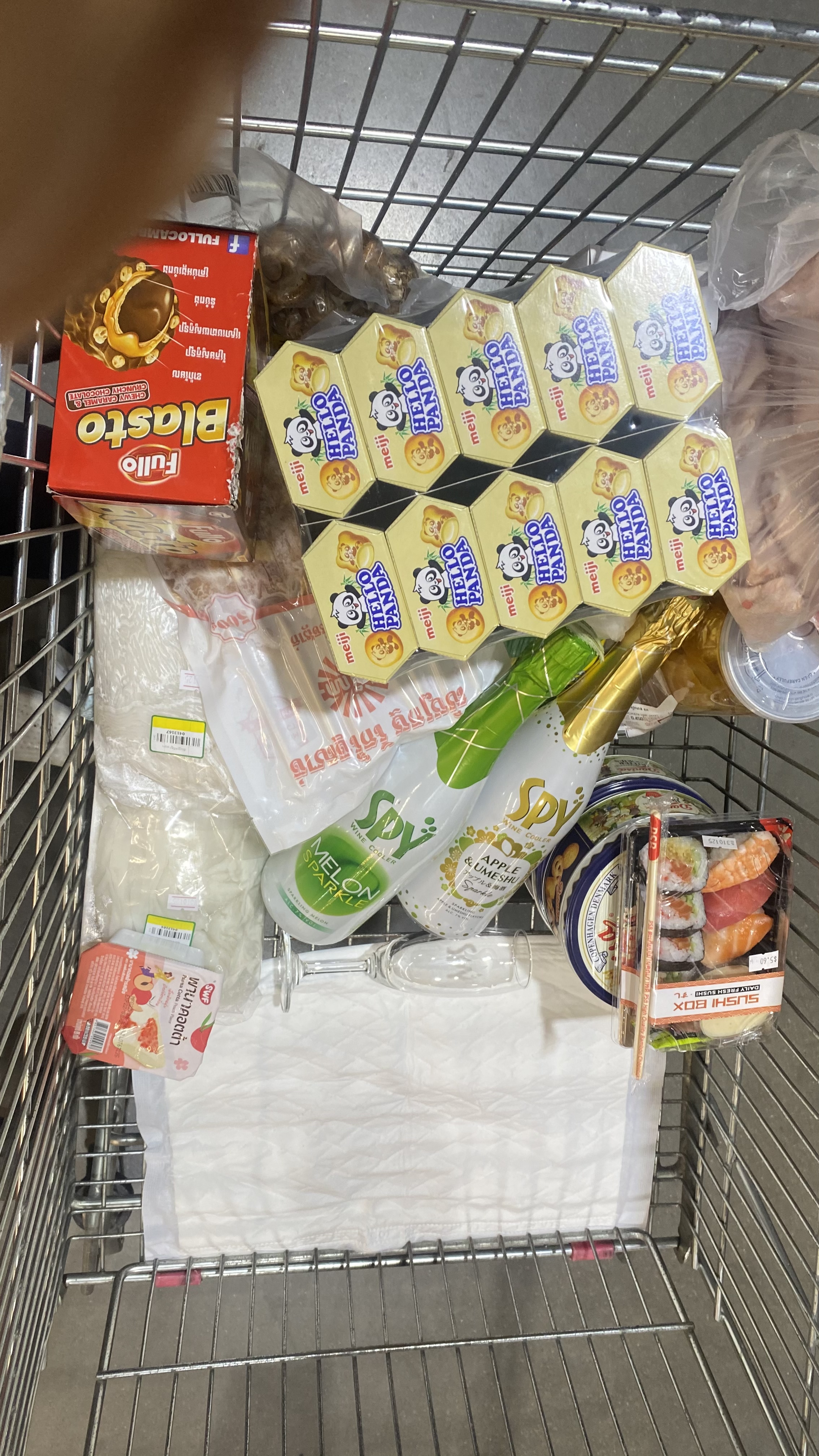 SPY Sparkle Fruit Revolutionizing FMCG Distribution with Da Houg Heng at Makro Cambodia - Image 59