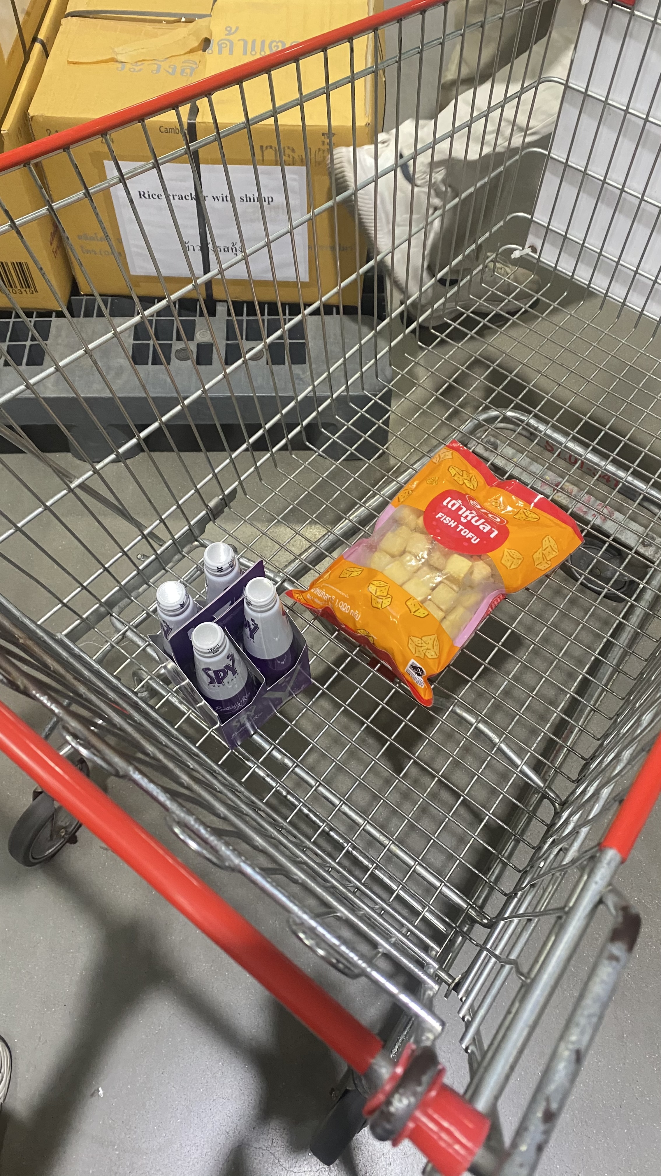 SPY Sparkle Fruit Revolutionizing FMCG Distribution with Da Houg Heng at Makro Cambodia - Image 62