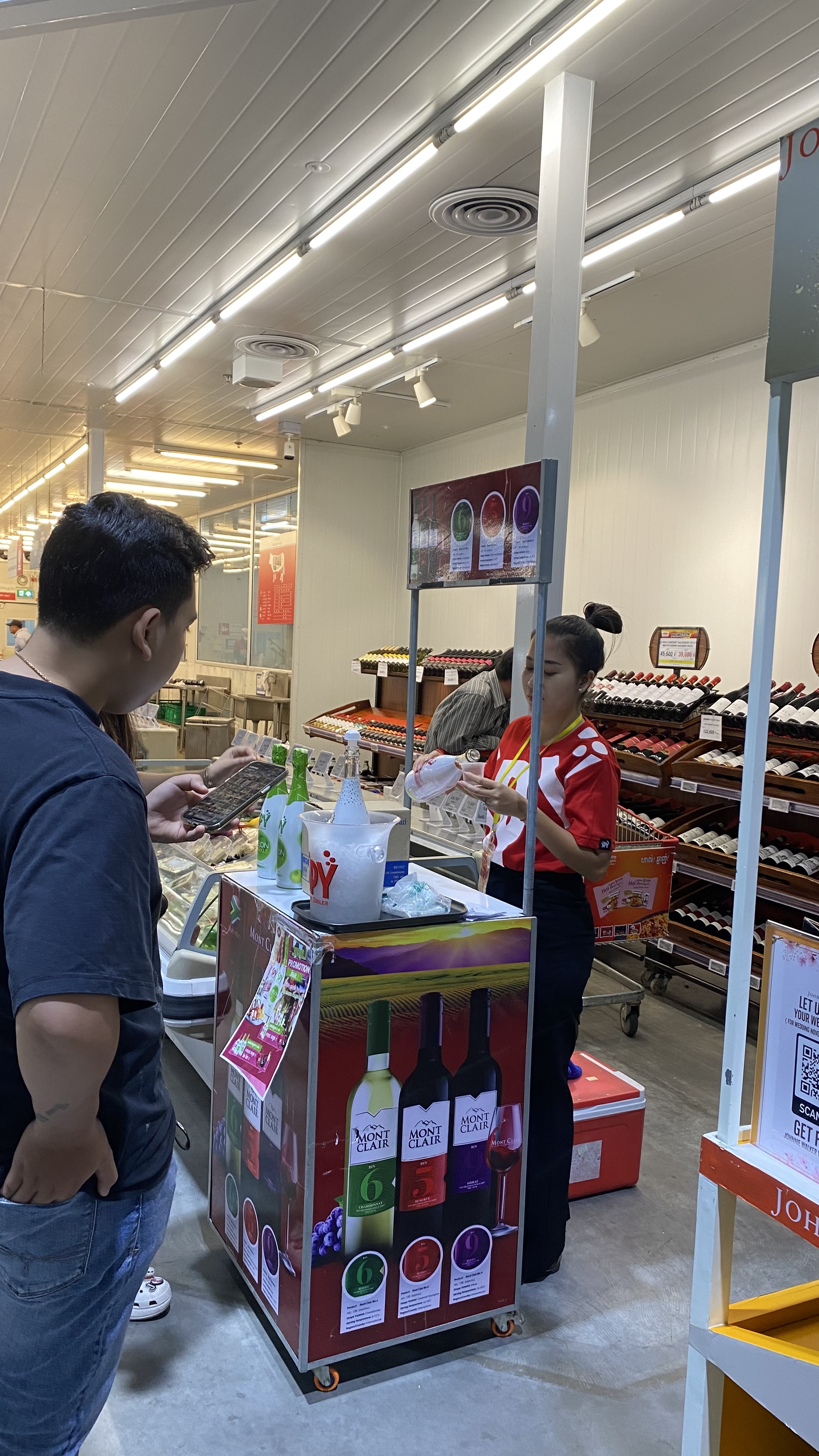 SPY Sparkle Fruit Revolutionizing FMCG Distribution with Da Houg Heng at Makro Cambodia - Image 76
