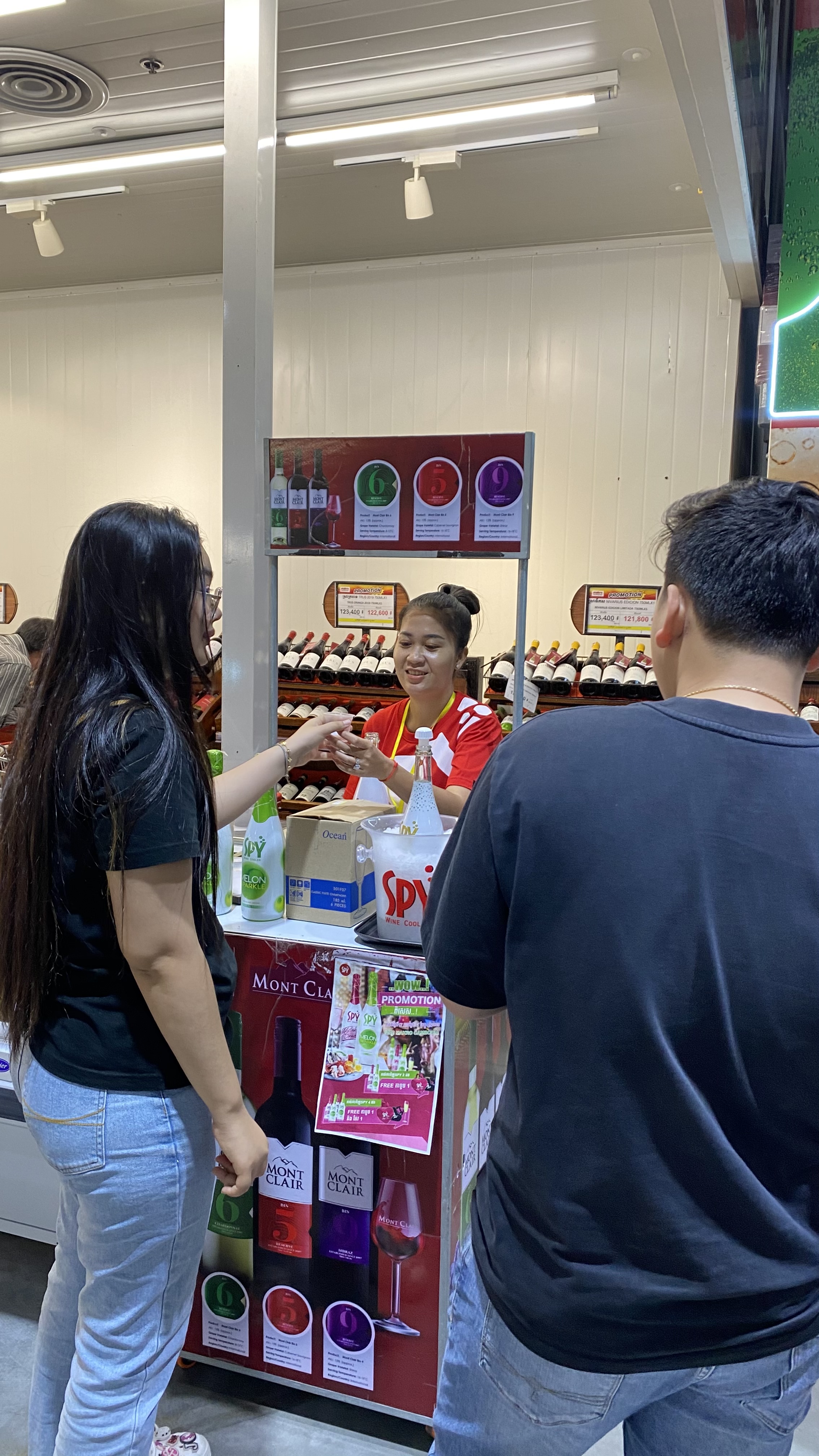 SPY Sparkle Fruit Revolutionizing FMCG Distribution with Da Houg Heng at Makro Cambodia - Image 77