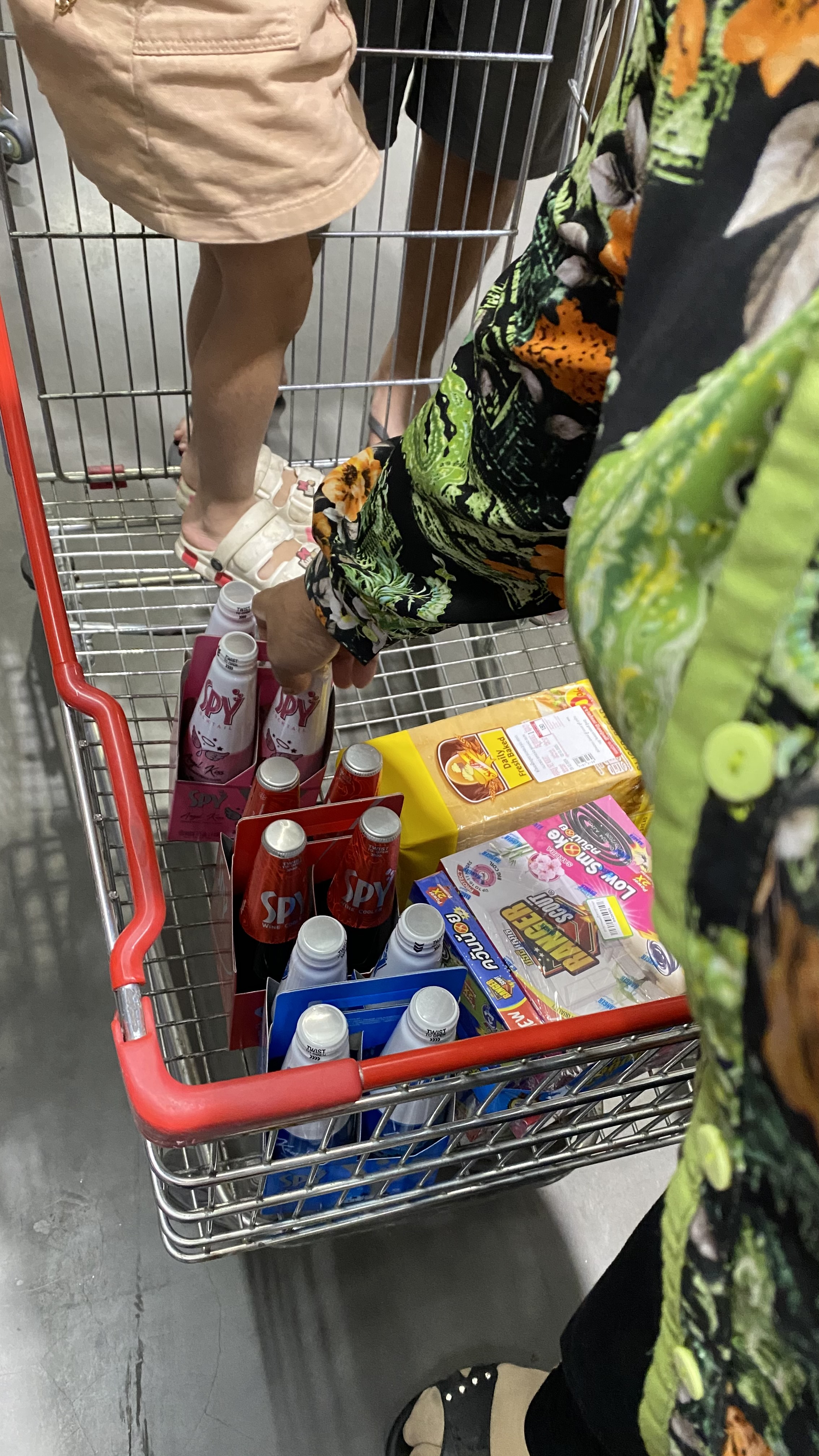 SPY Sparkle Fruit Revolutionizing FMCG Distribution with Da Houg Heng at Makro Cambodia - Image 82