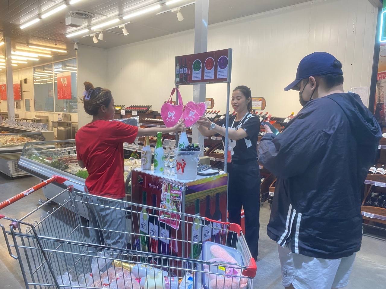 SPY Sparkle Fruit Revolutionizing FMCG Distribution with Da Houg Heng at Makro Cambodia - Image 87