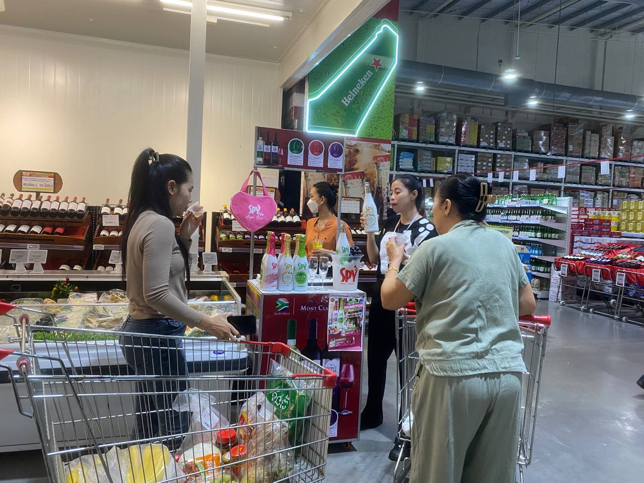 SPY Sparkle Fruit Revolutionizing FMCG Distribution with Da Houg Heng at Makro Cambodia - Image 93
