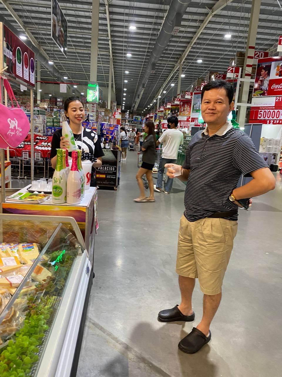 SPY Sparkle Fruit Revolutionizing FMCG Distribution with Da Houg Heng at Makro Cambodia - Image 105