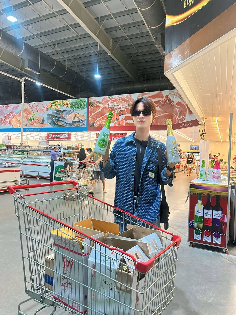 SPY Sparkle Fruit Revolutionizing FMCG Distribution with Da Houg Heng at Makro Cambodia - Image 113