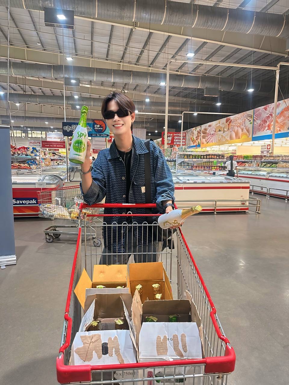 SPY Sparkle Fruit Revolutionizing FMCG Distribution with Da Houg Heng at Makro Cambodia - Image 114