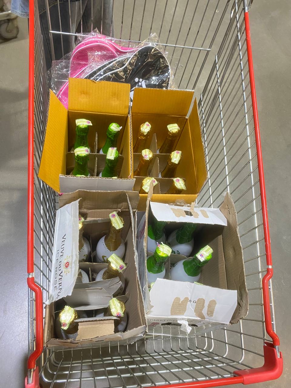 SPY Sparkle Fruit Revolutionizing FMCG Distribution with Da Houg Heng at Makro Cambodia - Image 122