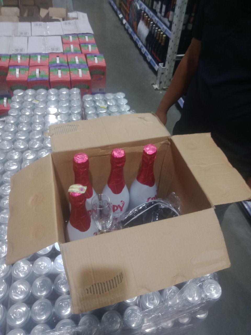SPY Sparkle Fruit Revolutionizing FMCG Distribution with Da Houg Heng at Makro Cambodia - Image 124