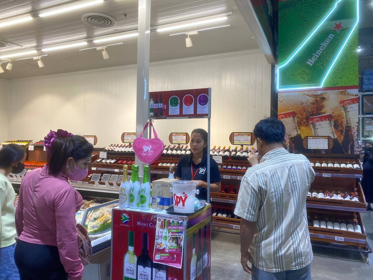 SPY Sparkle Fruit Revolutionizing FMCG Distribution with Da Houg Heng at Makro Cambodia - Image 126