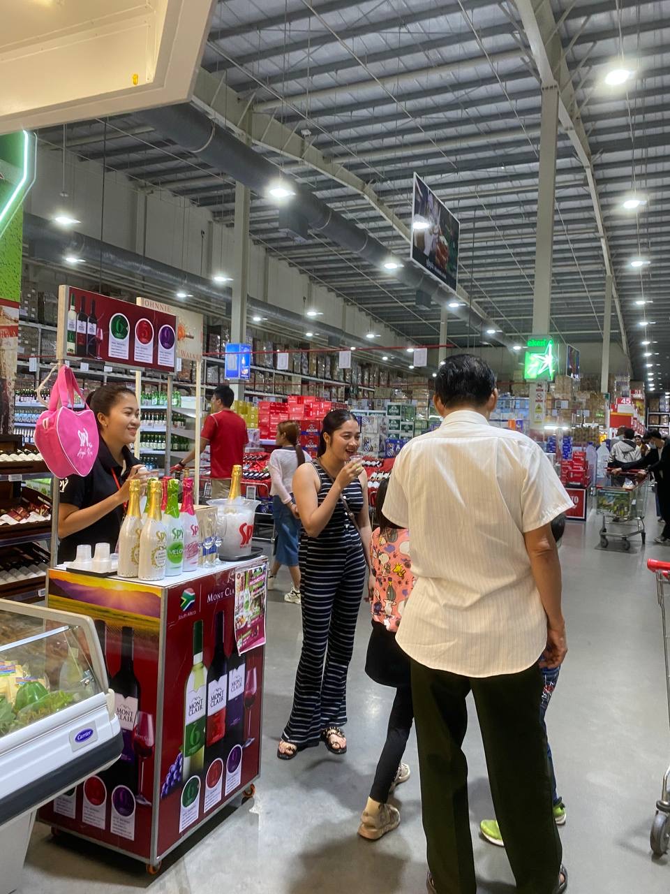 SPY Sparkle Fruit Revolutionizing FMCG Distribution with Da Houg Heng at Makro Cambodia - Image 129