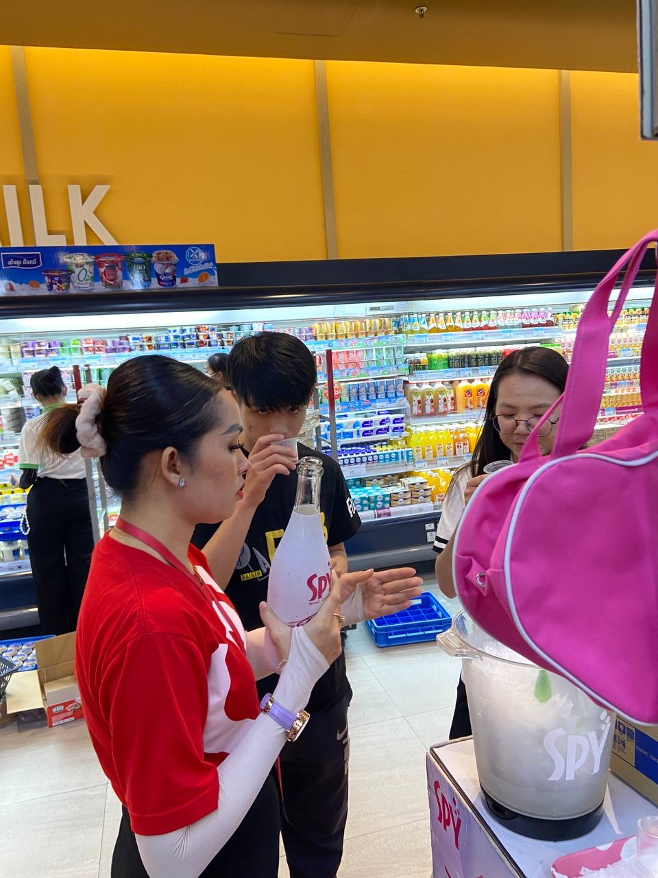 SPY Sparkle Fruit Revolutionizing FMCG Distribution with Da Houg Heng at Makro Cambodia - Image 144