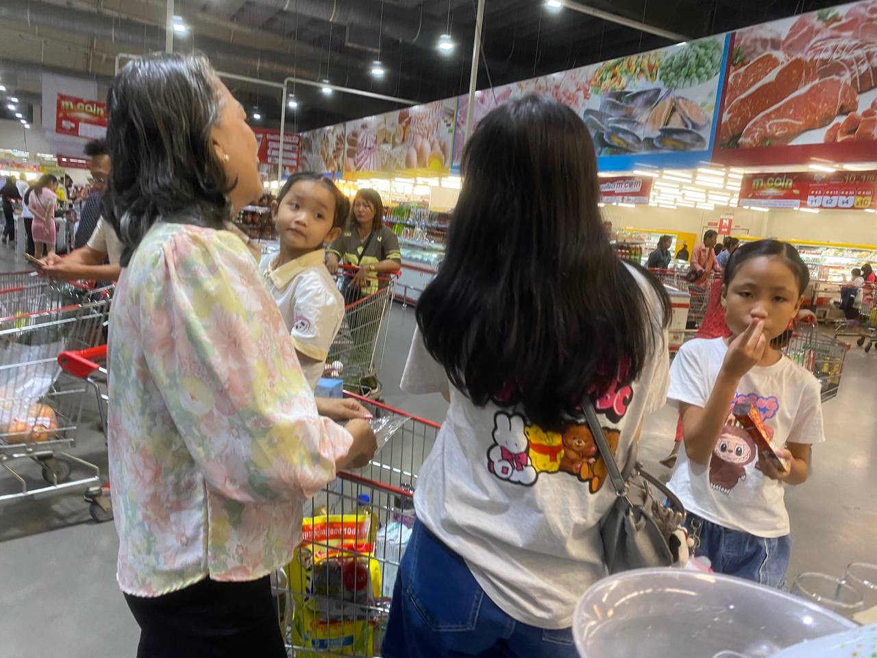 SPY Sparkle Fruit Revolutionizing FMCG Distribution with Da Houg Heng at Makro Cambodia - Image 154