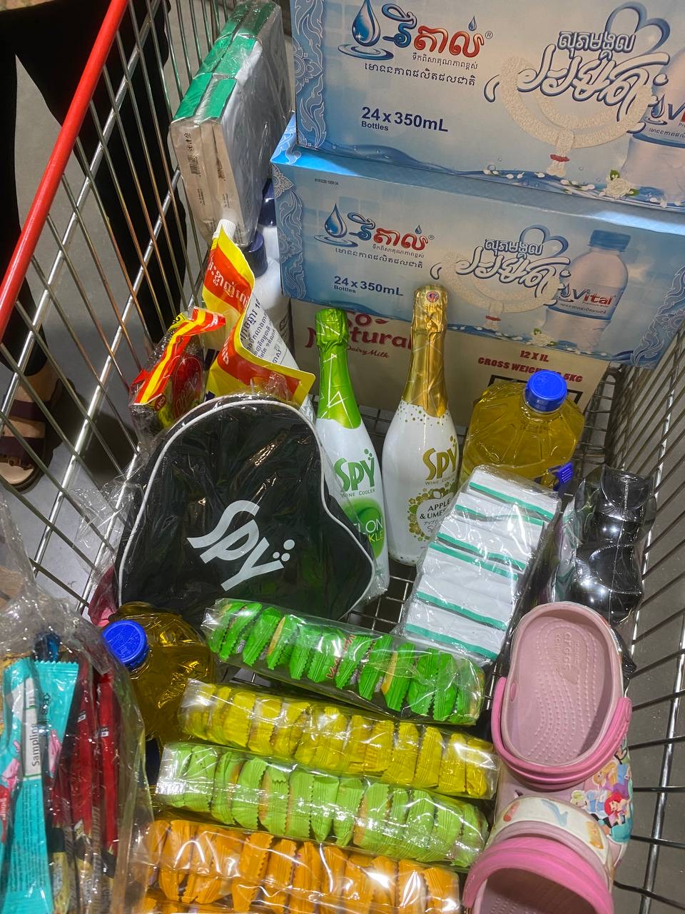 SPY Sparkle Fruit Revolutionizing FMCG Distribution with Da Houg Heng at Makro Cambodia - Image 155