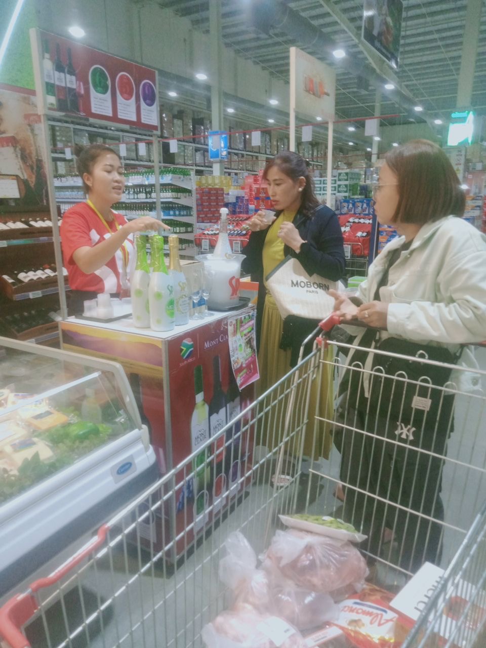SPY Sparkle Fruit Revolutionizing FMCG Distribution with Da Houg Heng at Makro Cambodia - Image 157