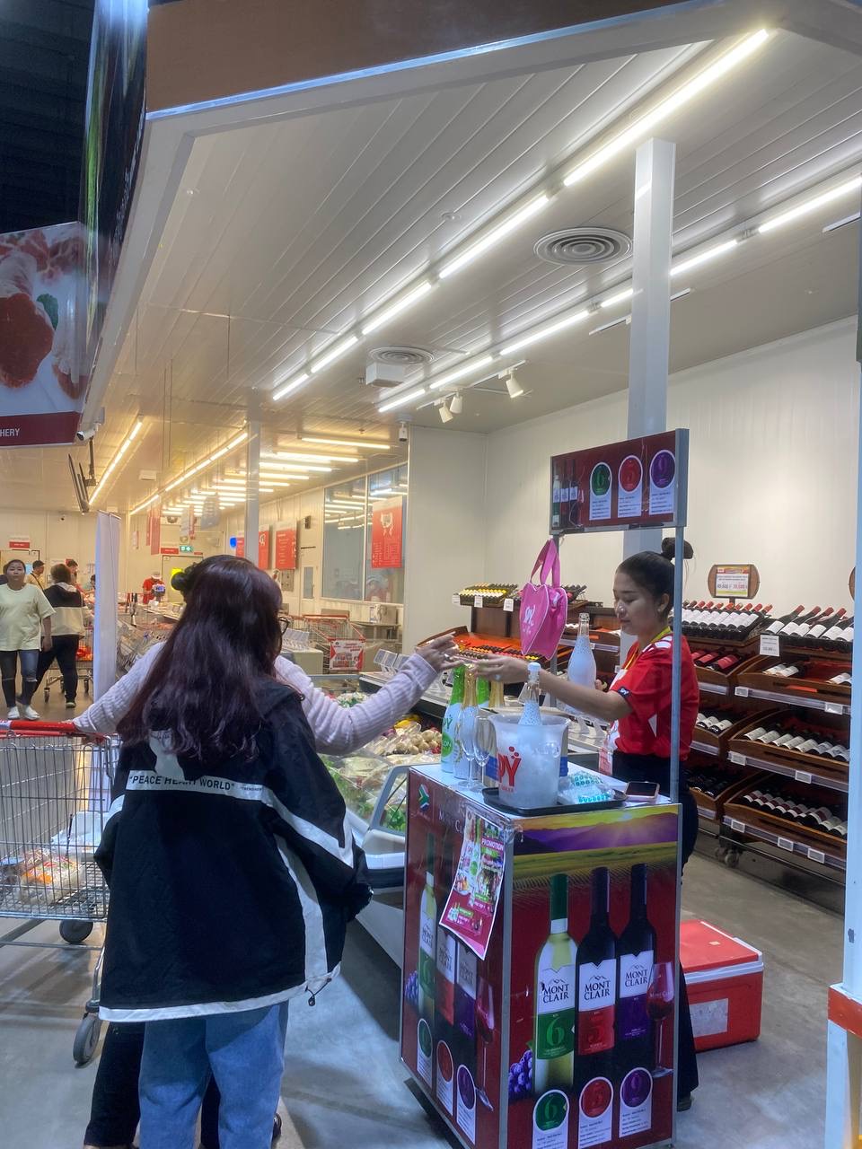 SPY Sparkle Fruit Revolutionizing FMCG Distribution with Da Houg Heng at Makro Cambodia - Image 176