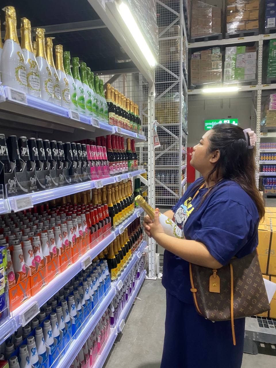 SPY Sparkle Fruit Revolutionizing FMCG Distribution with Da Houg Heng at Makro Cambodia - Image 179